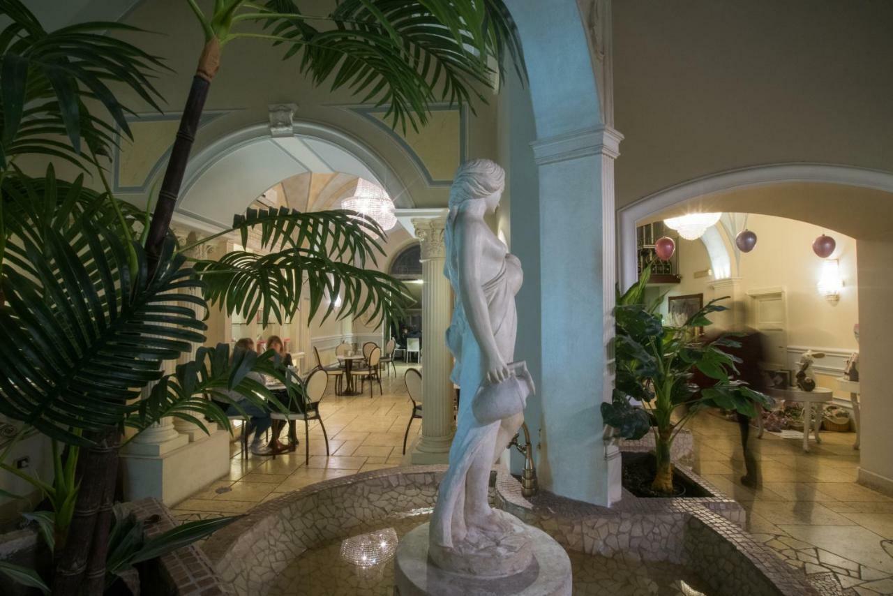 Palazzo Bove Bed & Breakfast Galatone Bagian luar foto